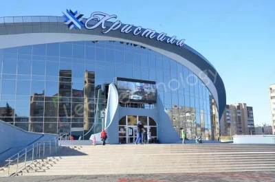 Установка светодиодного экрана над входом в ледовый дворец, фото 3
