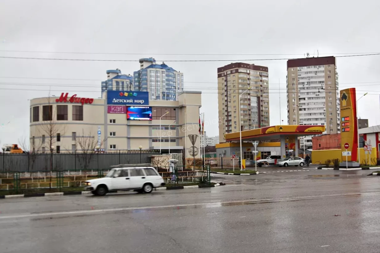 Светодиодный экран на фасаде Торгового Центра «Южный». Новороссийск, фото 3