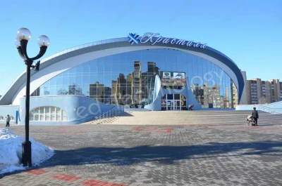 Установка светодиодного экрана над входом в ледовый дворец, фото 2
