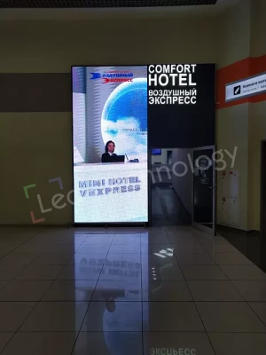 Светодиодный экран на территории аэропорта в Шереметьево, фото 2