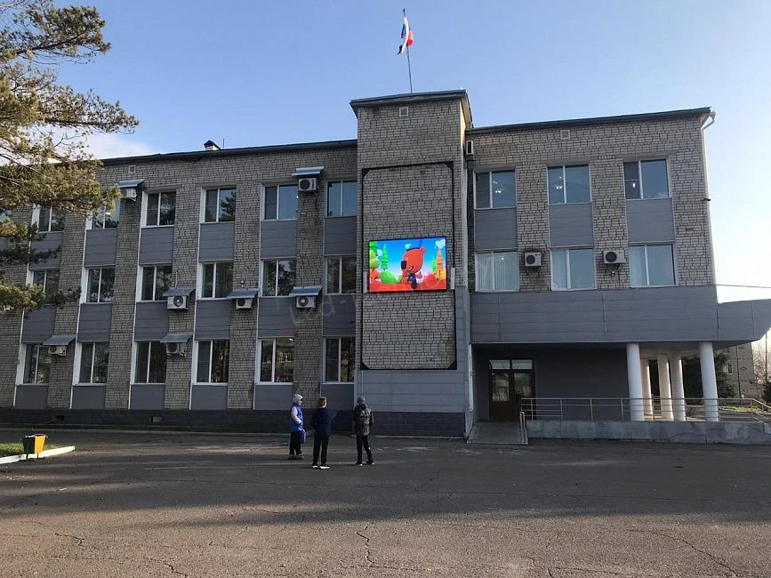 Светодиодный уличный экран на здании администрации. Михайловск, фото 5