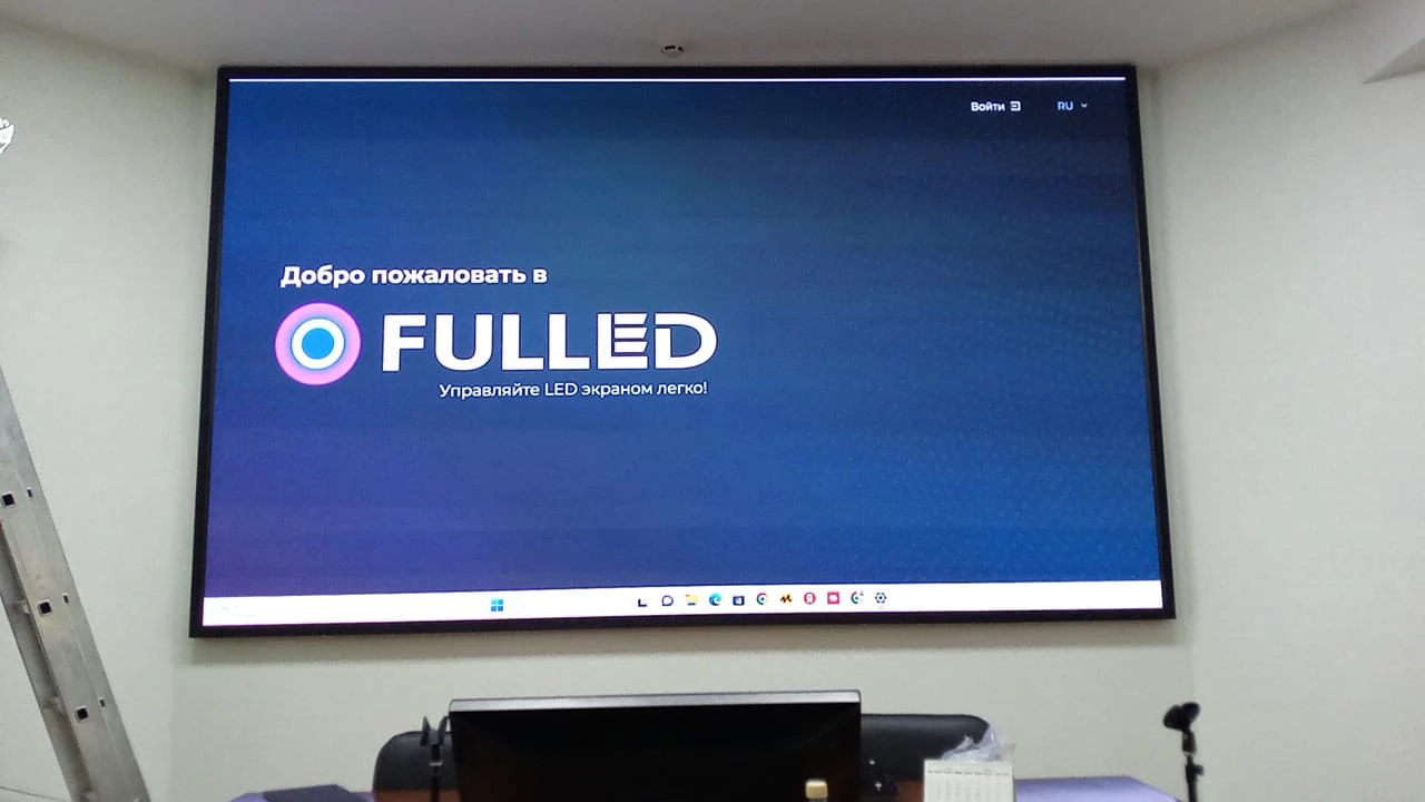 Установка монолитного LED-экрана для системы видеоконференцсвязи в Новосибирске, фото 4
