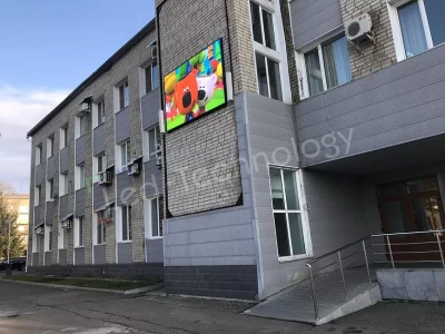Светодиодный уличный экран на здании администрации. Михайловск, фото 2