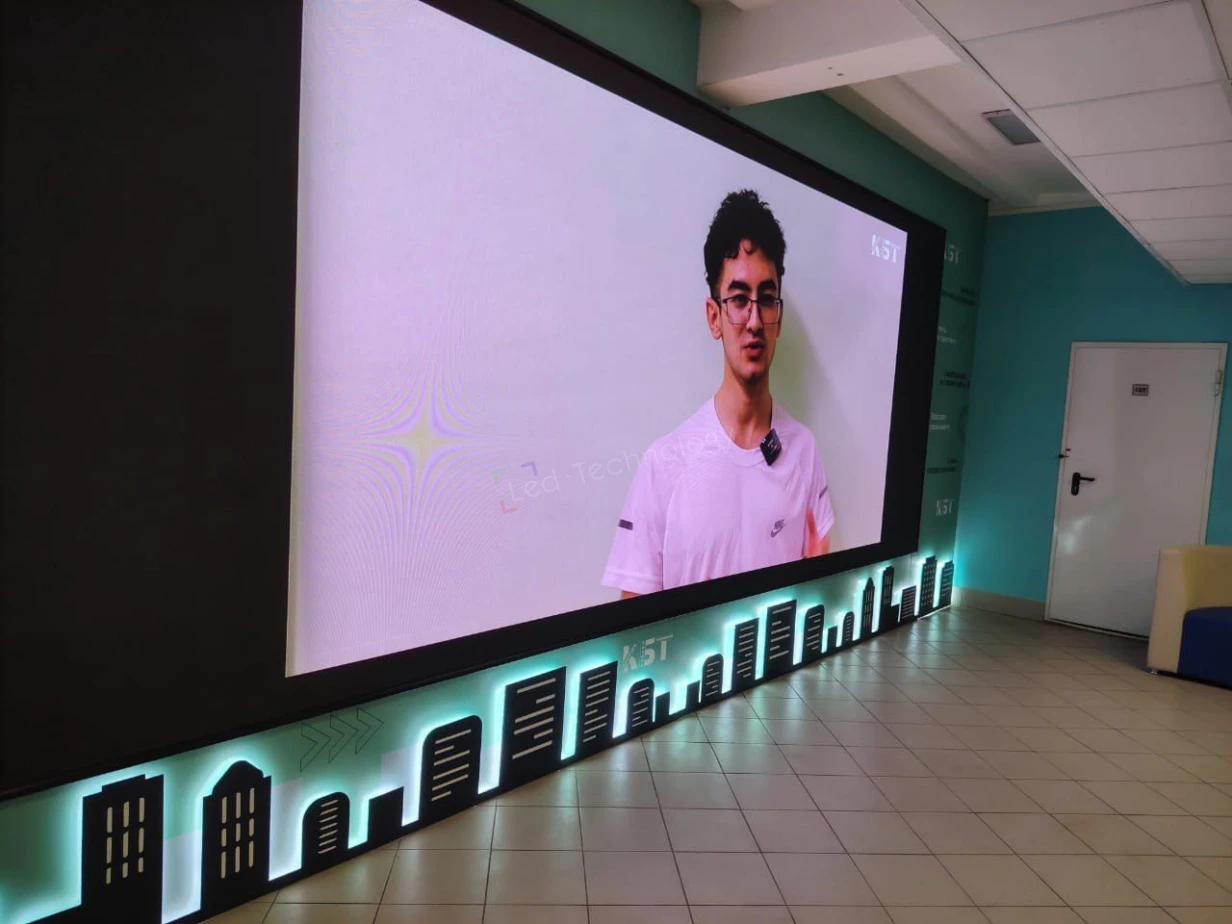 Успешная установка внутреннего и уличного LED-экранов в колледже бизнес-технологий, фото 4