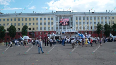 Светодиодный экран на фасаде университета. Вятск, фото 2
