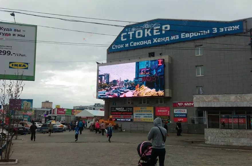 Светодиодный экран на фасаде торгового центра «Гранит» в Новосибирске, фото 3