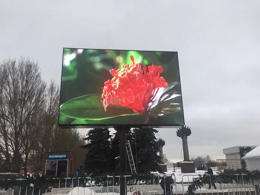 Установка 4х6 метрового светодиодного экрана на Поклонной горе в Москве, фото 2