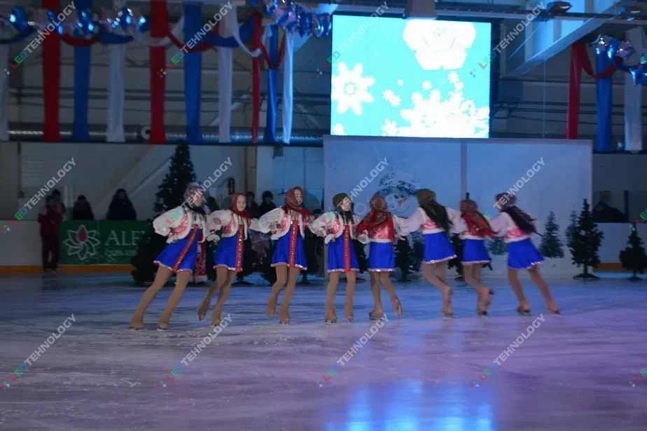 LED-экран внутри ледового дворца в Вологде, фото 2