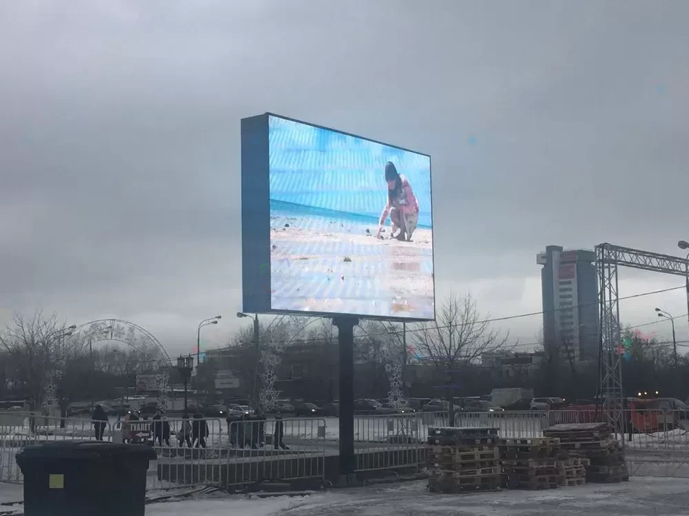 Установка 4х6 метрового светодиодного экрана на Поклонной горе в Москве, фото 3
