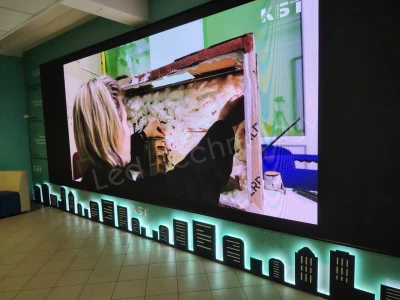 Успешная установка внутреннего и уличного LED-экранов в колледже бизнес-технологий, фото 2