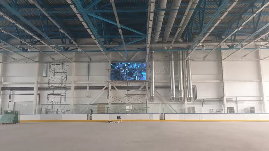 Светодиодный экран на спортивной площадке. Майма, р. Алтай, фото 2