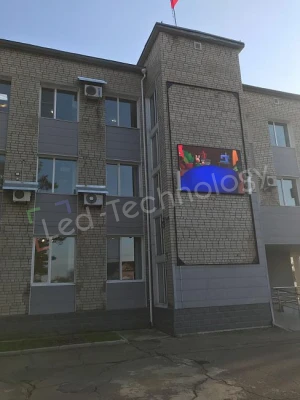 Светодиодный уличный экран на здании администрации. Михайловск, фото 4
