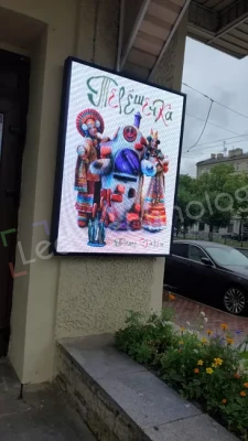 Светодиодный экран на входе Кукольного театра сказки в Санкт-Петербурге, фото 2